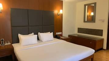 Superior Room | 1 bedroom, in-room safe, desk, laptop workspace