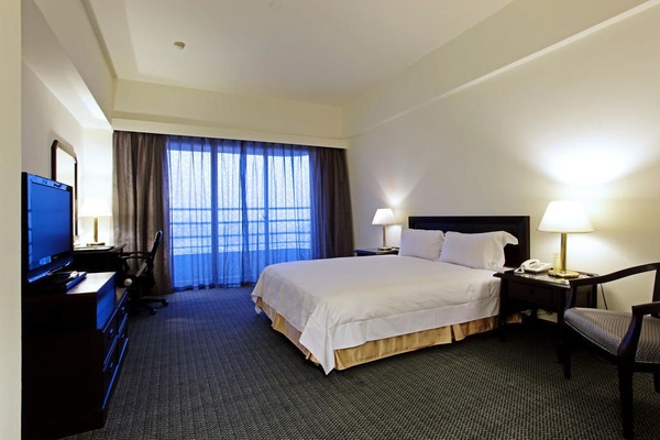 Double Room | Down comforters, desk, laptop workspace, blackout drapes
