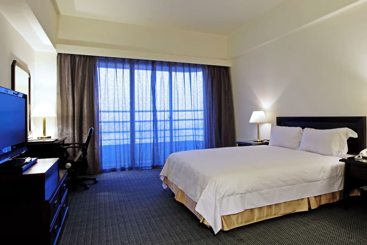 Business Double Room | Gebar bulu kapas, meja, ruang kerja komputer riba