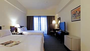 Quadruple Room | Down comforters, desk, laptop workspace, blackout drapes