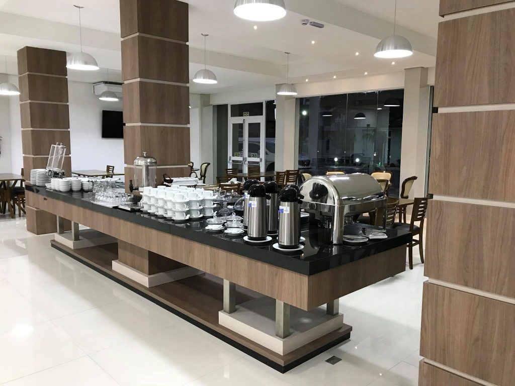 Café da manhã com buffet grátis todos os dias