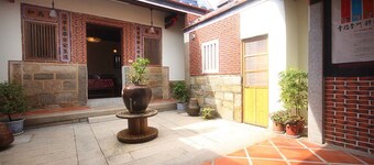 Longmen Inn Bed and Breakfast