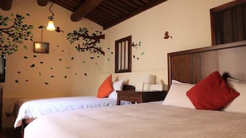 Chambre Triple Confort | Bureau, Wi-Fi gratuit, draps fournis