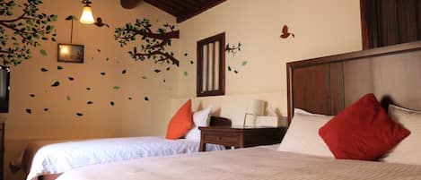 Chambre Triple Confort | Bureau, Wi-Fi gratuit, draps fournis