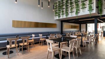 TĂ€gliches inbegriffenes kontinentales FrĂŒhstĂŒck