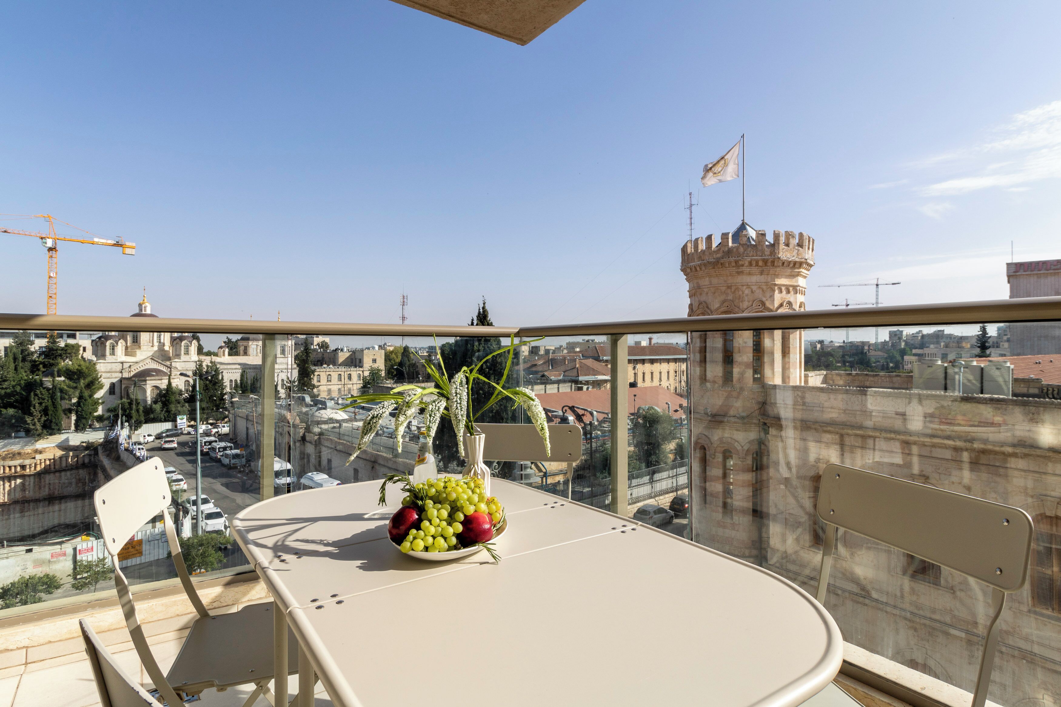 Apartamento ejecutivo, 3 habitaciones, vistas a la ciudad | Servicio de la habitación