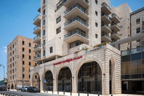 1 bedroom, in-room safe, blackout drapes, soundproofing - The Haneviim Court - Isrentals (Jerusalem)