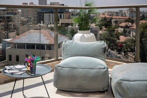 1 bedroom, in-room safe, blackout drapes, soundproofing - The Haneviim Court - Isrentals (Jerusalem)