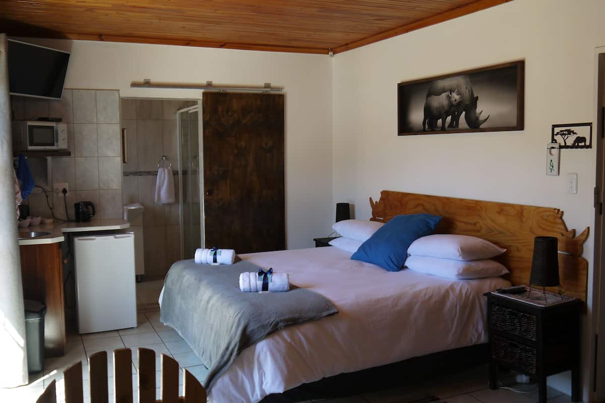 Standard Twin Room, 1 Bedroom, Pool View, Poolside