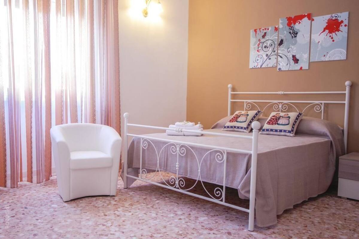 3 bedrooms, individually furnished, free WiFi, bed sheets