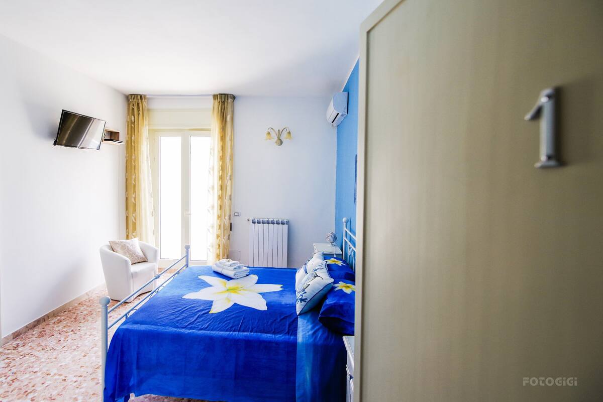 3 bedrooms, individually furnished, free WiFi, bed sheets