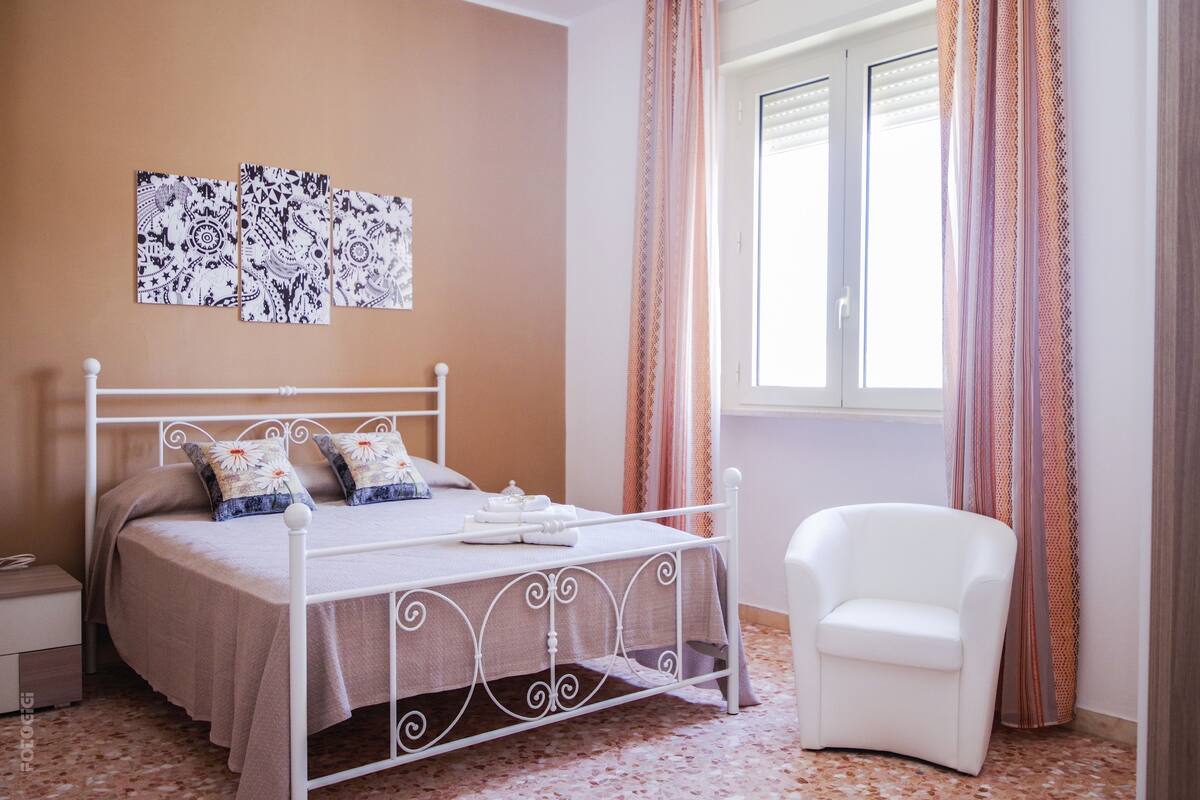 3 bedrooms, individually furnished, free WiFi, bed sheets