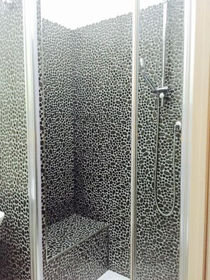 Shower, rainfall showerhead, hair dryer, bidet - No Stress Affittacamere (Rome)