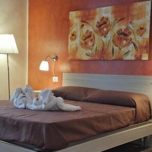 Desk, soundproofing, cribs/infant beds, free WiFi - No Stress Affittacamere (Rome)
