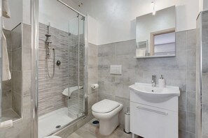 Bathroom - No Stress Affittacamere (Rome)