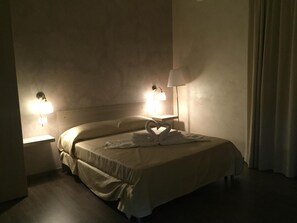Desk, soundproofing, cribs/infant beds, free WiFi - No Stress Affittacamere (Rome)