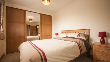 Chalet, 2 Bedrooms | Individually decorated, individually furnished, soundproofing