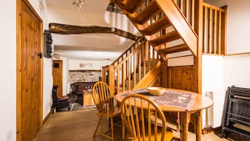 Cottage, 2 Bedrooms | In-room dining