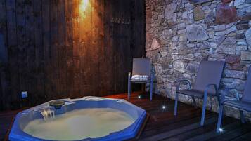 Bồn tắm spa ngoài trời