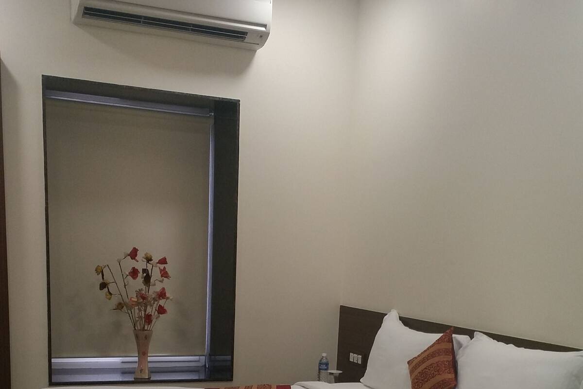 Premier Double or Twin Room, Park View | 1 bedroom, premium bedding, minibar, in-room safe