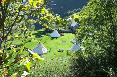 Außendetails. Tipis Gavarnie