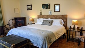 Chambre Deluxe, 1 très grand lit, bain à remous