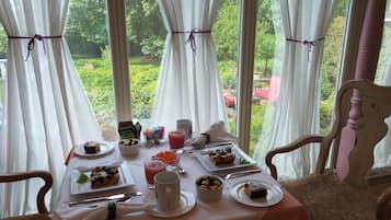 Petit déjeuner complet compris tous les jours