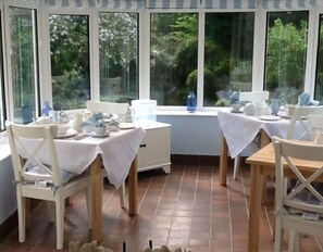 Breakfast area - West Tyning (Bristol)