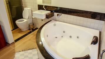 Gratis toiletartikelen, een haardroger, handdoeken