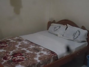 Cortinas blackout, wifi gratis y ropa de cama 