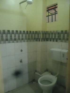 Ducha, artículos de tocador gratuitos, toallas
