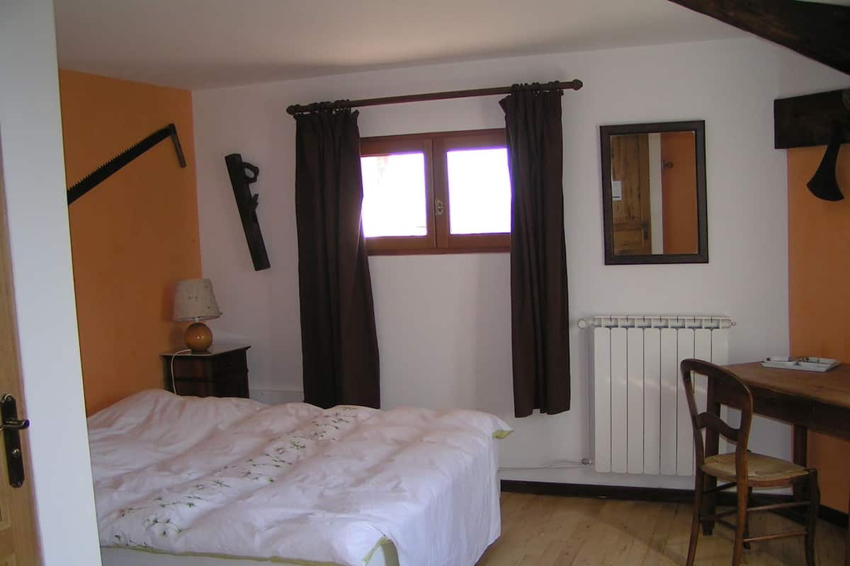 Chambre (Menuisier) | Wi-Fi gratuit