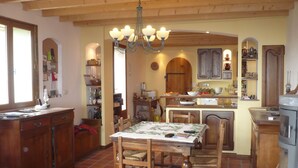 Family dining - Les Garennes de Sainte Euphémie (Saint-Uze)