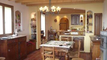 Tempat makan keluarga