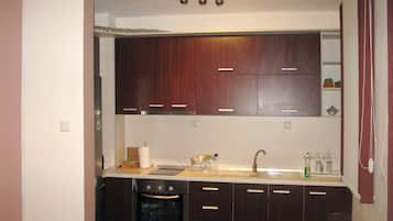 Apartment, 2 Bedrooms, City View, Sea Facing | Private kitchen | Full-sized fridge, oven, stovetop, coffee/tea maker