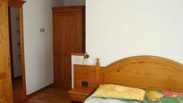 Luxe beddengoed, een kluis op de kamer, een bureau, babybedden (toeslag)