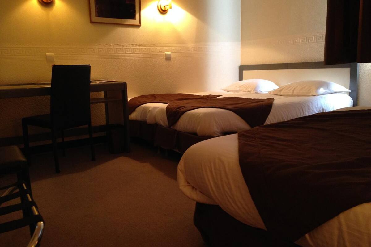 desk, soundproofing, iron/ironing board, free wifi