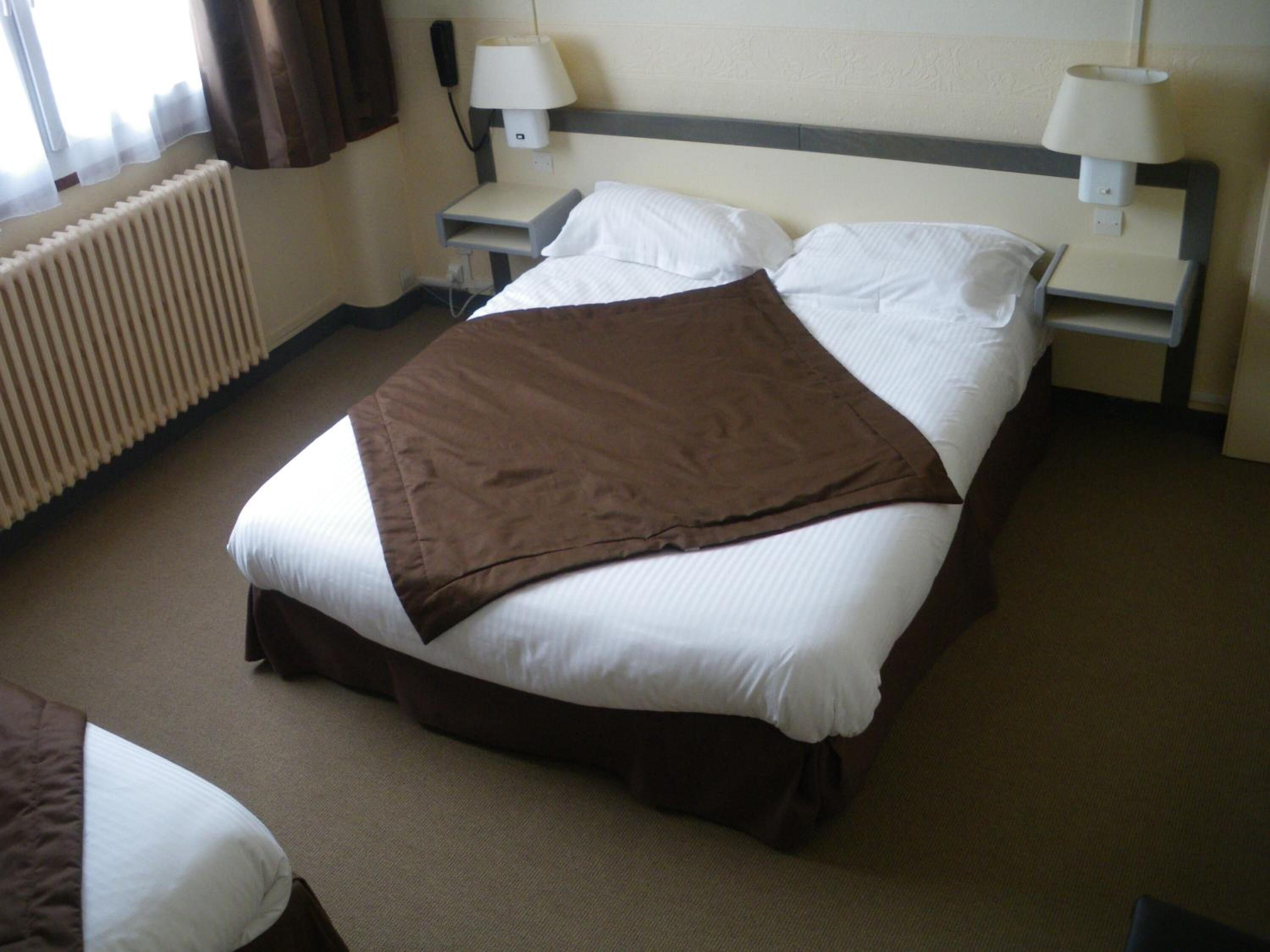 desk, soundproofing, iron/ironing board, free wifi