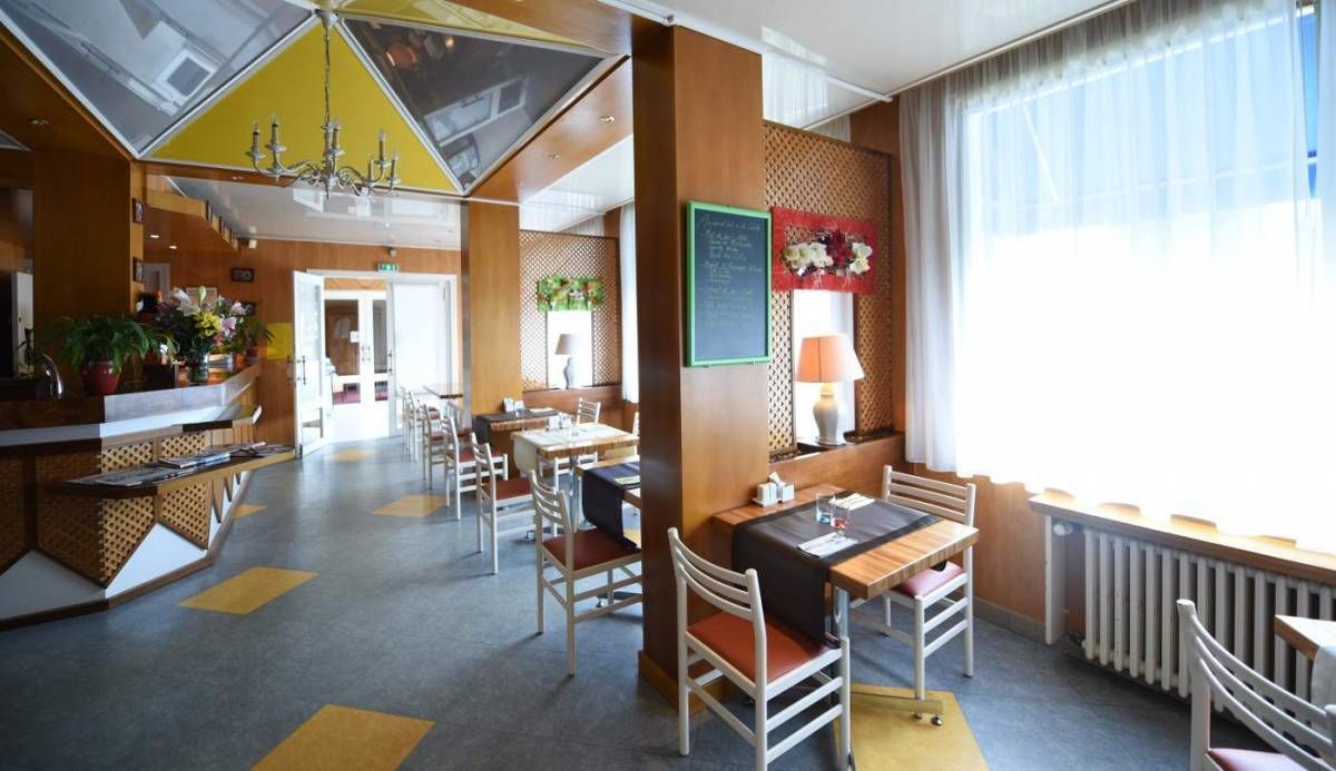 daily buffet breakfast (eur 10 per person)