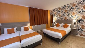 Family Room | Desk, soundproofing, iron/ironing board, free WiFi