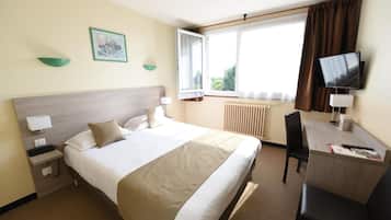 Desk, soundproofing, iron/ironing board, free WiFi