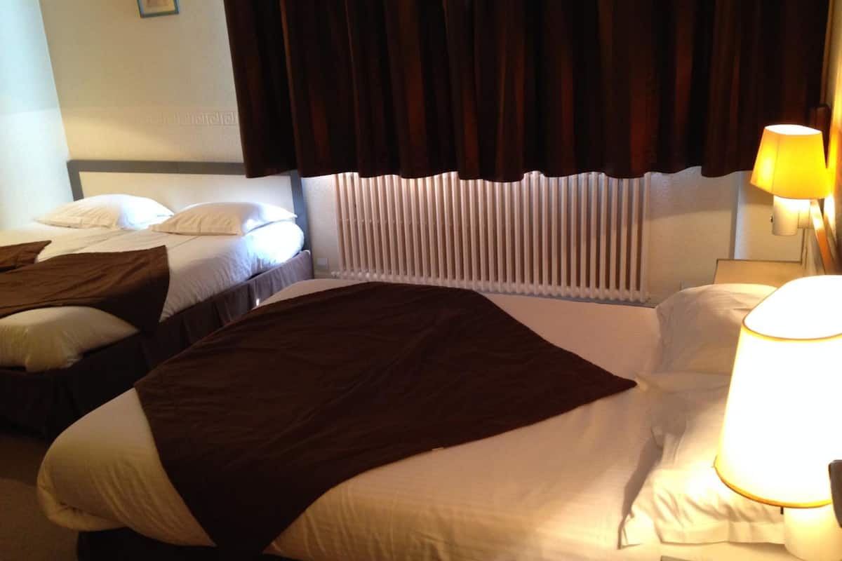 desk, soundproofing, iron/ironing board, free wifi