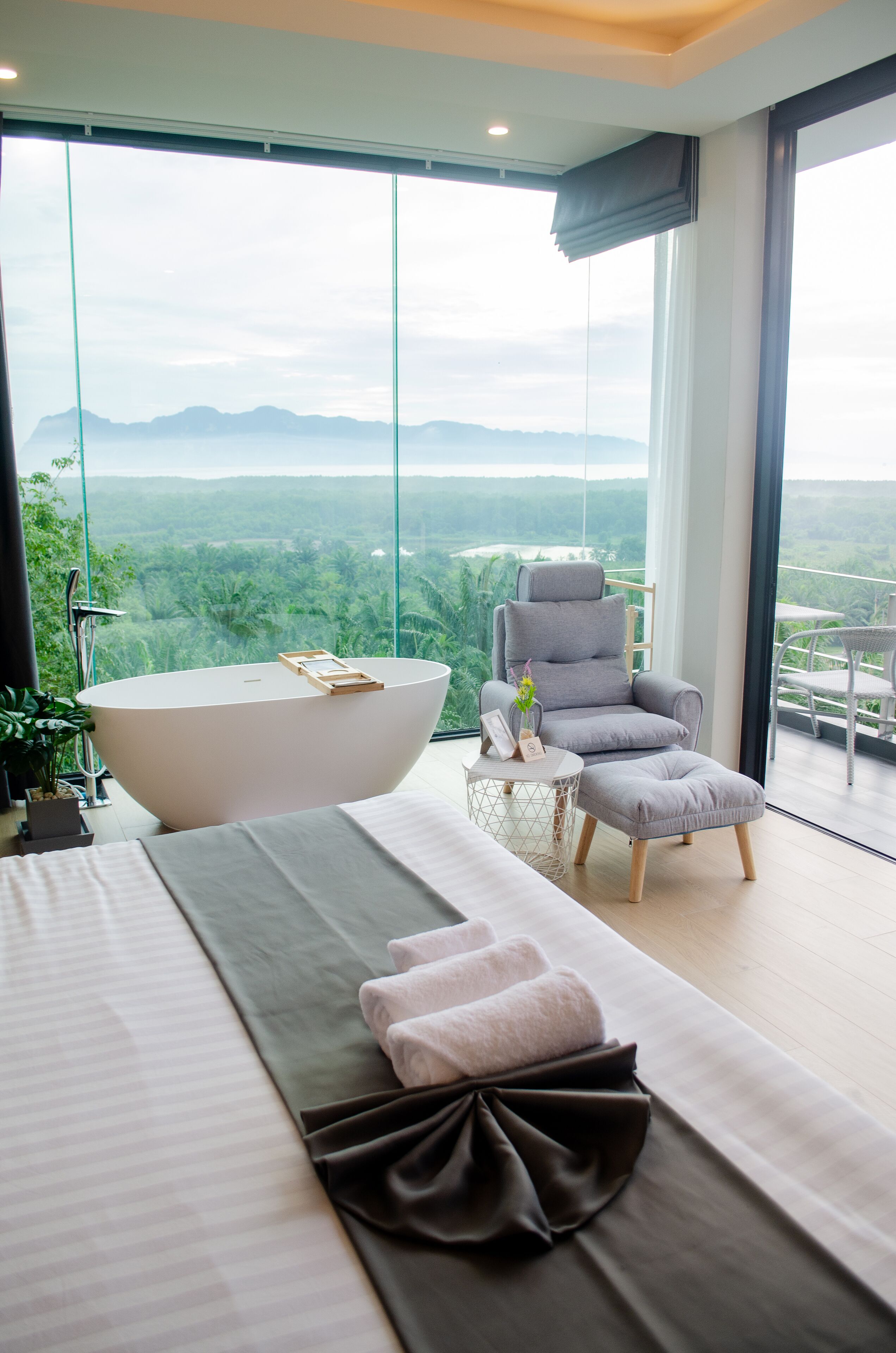 Kamar Deluks, pemandangan laut | Minibar, brankas, dan didekorasi berbeda-beda