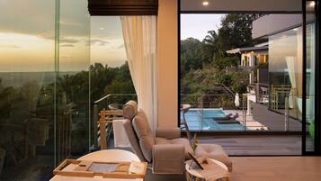 Quarto luxo, vista para o mar | Frigobar, cofres nos quartos, individualmente decorados