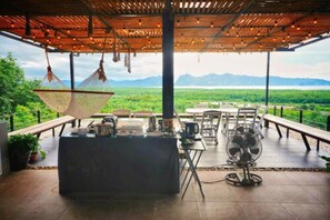Bữa sáng kiểu Âu hàng ngày với phụ phí nhỏ 