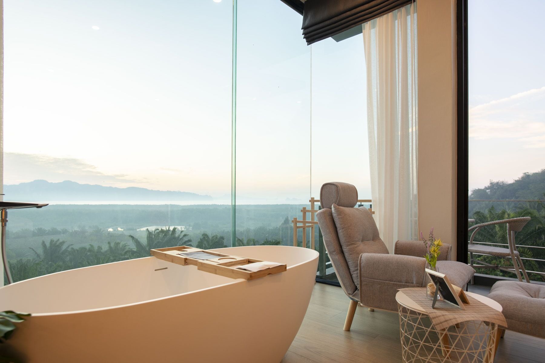 Deluxe Room, Sea View | Minibar, in-room safe, individually decorated, individually furnished