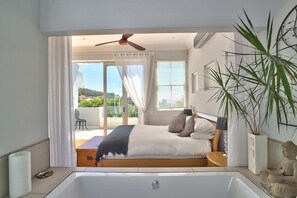4 bedrooms, in-room safe, individually decorated, individually furnished - Maudville (Cape Town)