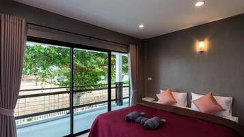 Blackout curtains, free WiFi