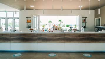 2 bars/lounges, poolside bar