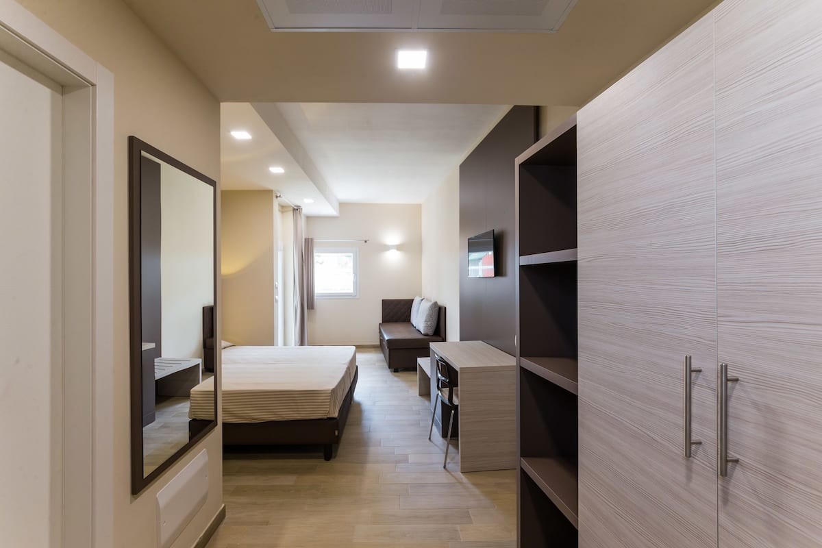 family room | 1 bedroom, premium bedding, minibar, in-room safe